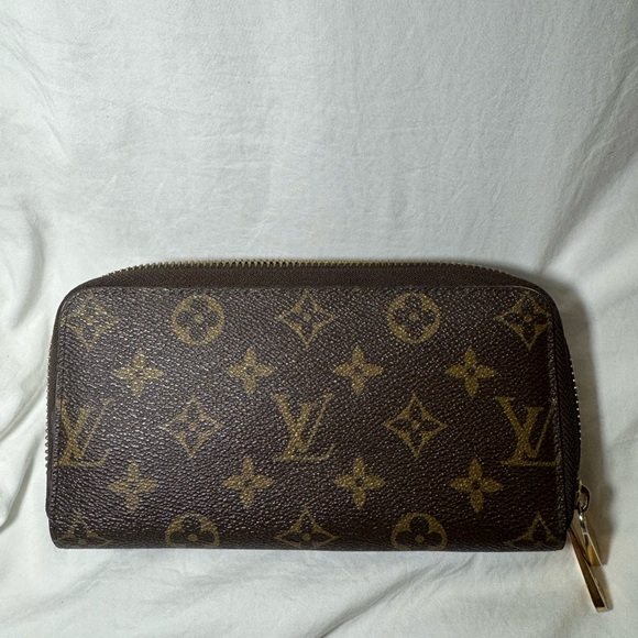 Louis Vuitton Monogram Zippy Canvas Wallet Date Code M42616 - Picture 1 of 7